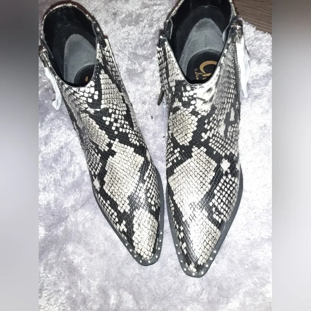 Ladies Circus by Sam Edelman Snake Print ankle boot sz 6.5